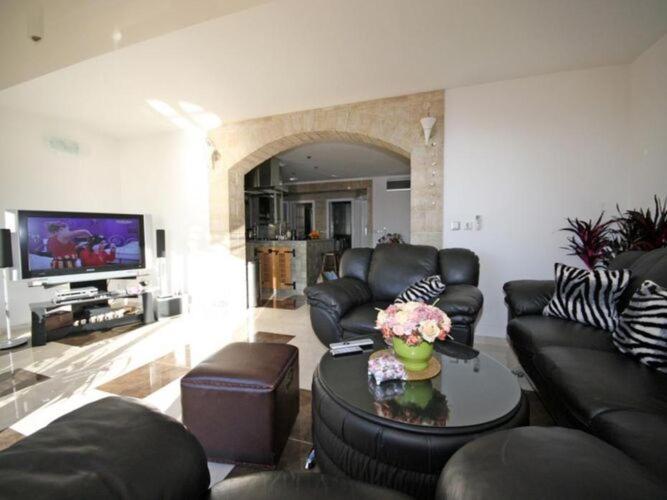 Ana - Four Bedroom With Terrace, Sea View And Private Pool Huoneisto *