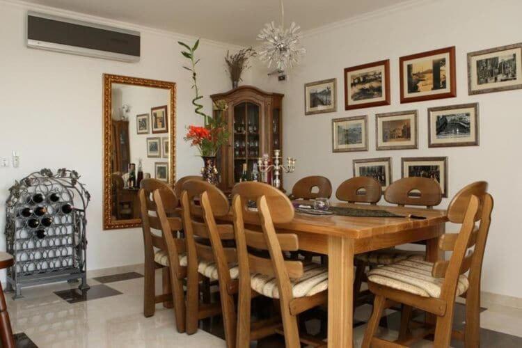 Huoneisto Ana - Four Bedroom With Terrace, Sea View And Private Pool *